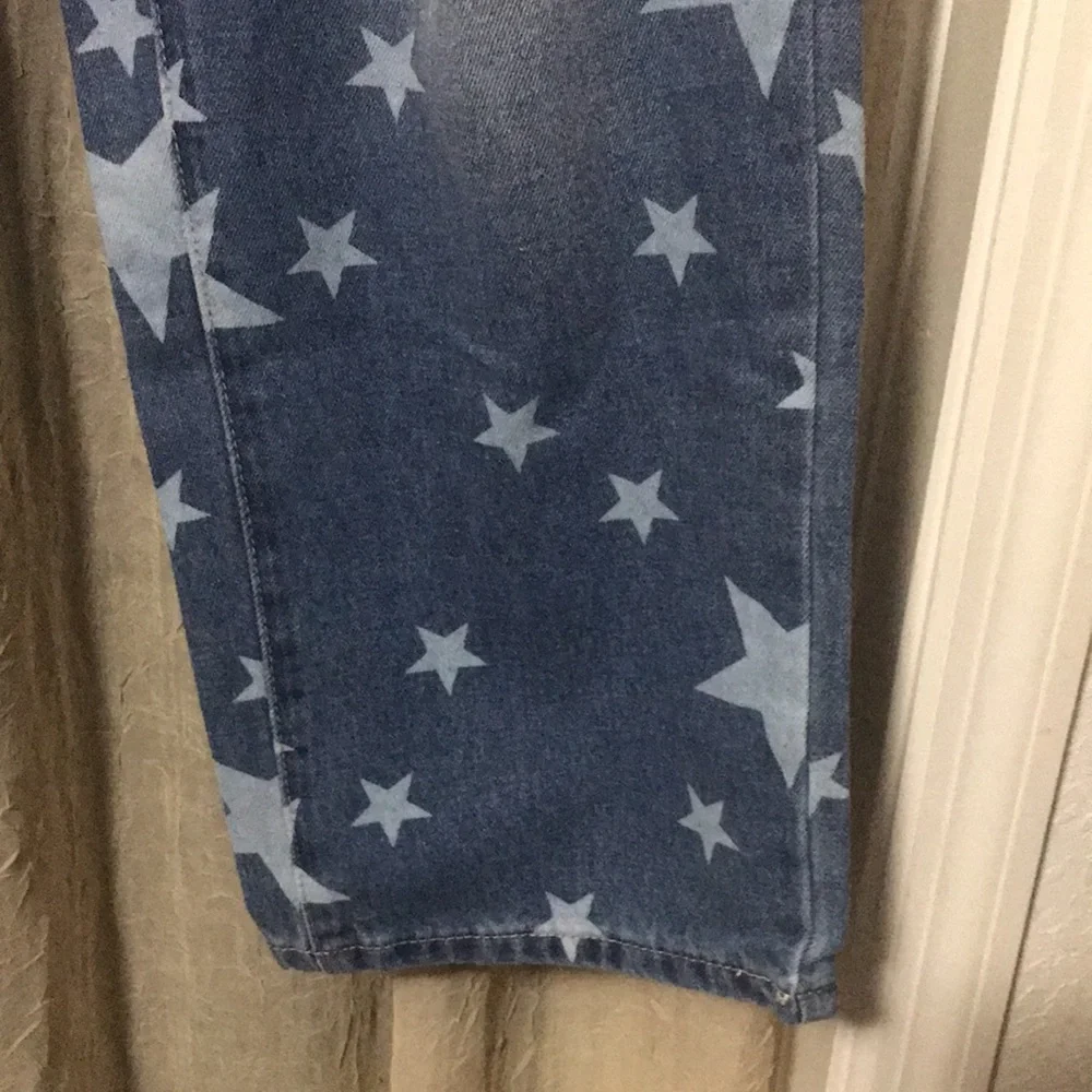 Fashion Plus Distressed Jeans - Picture 5 of 11